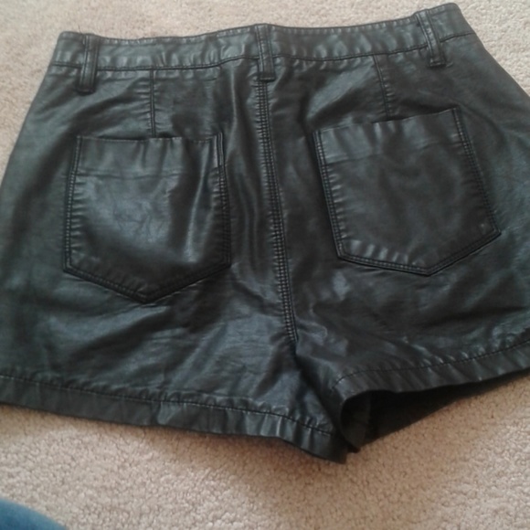 Black pleather high-wasted shorts - Picture 2 of 4